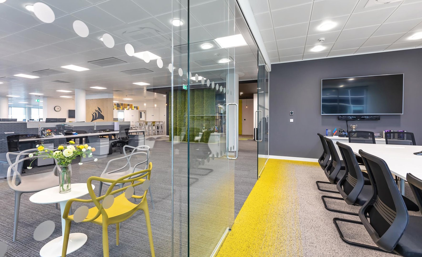 <b>Immaculate</b>  Workspaces