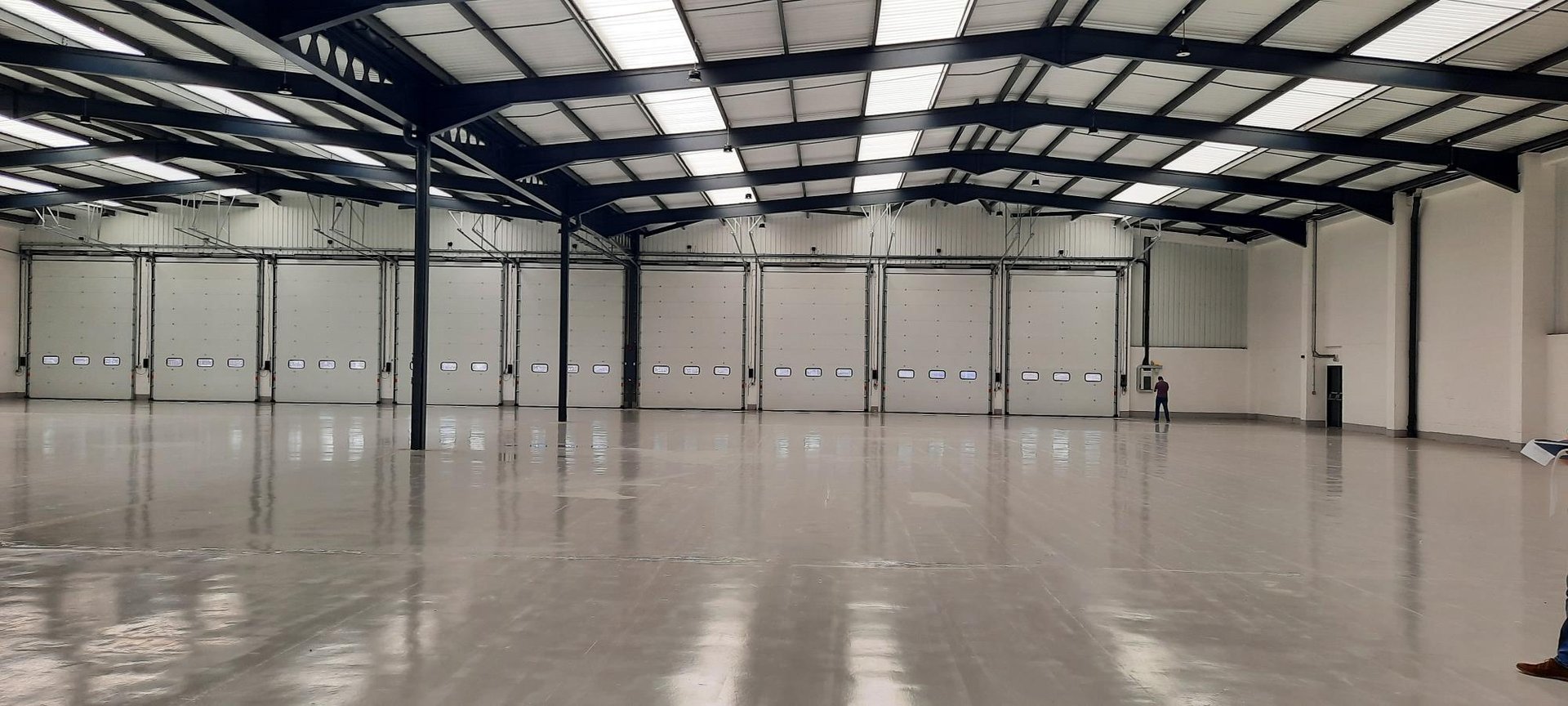 <b>Commercial</b> Fit Outs <br>of Warehouse,  Logistics & Industrial  Facilities