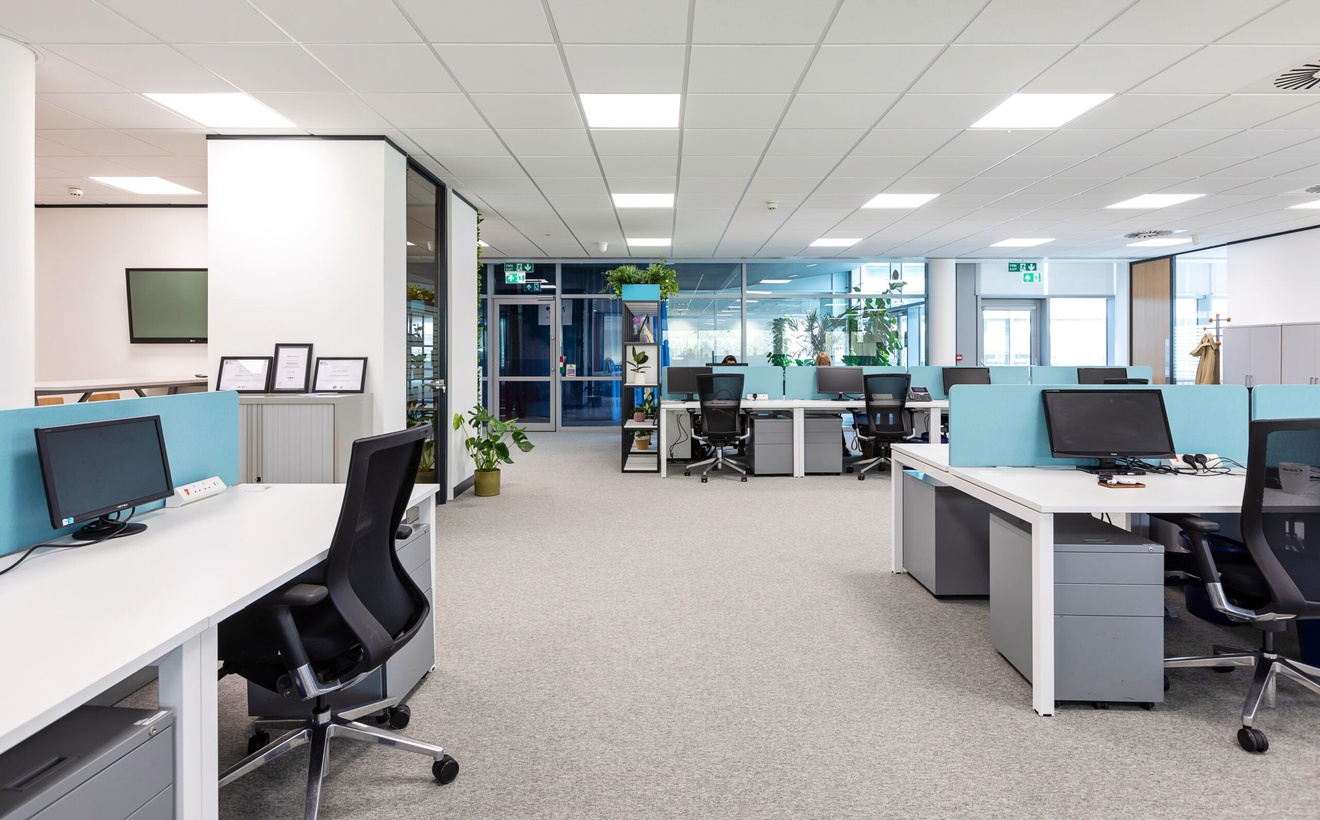 Overview of the office space.