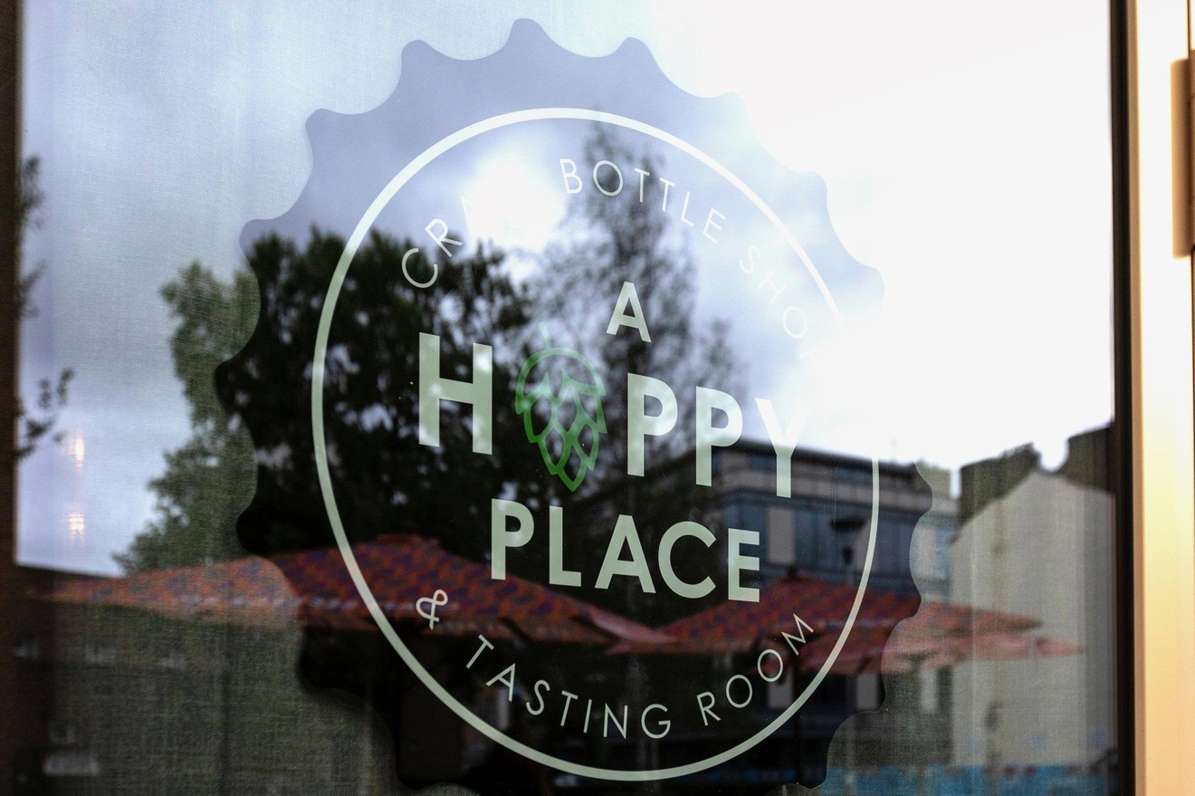 A hoppy place logo sign.