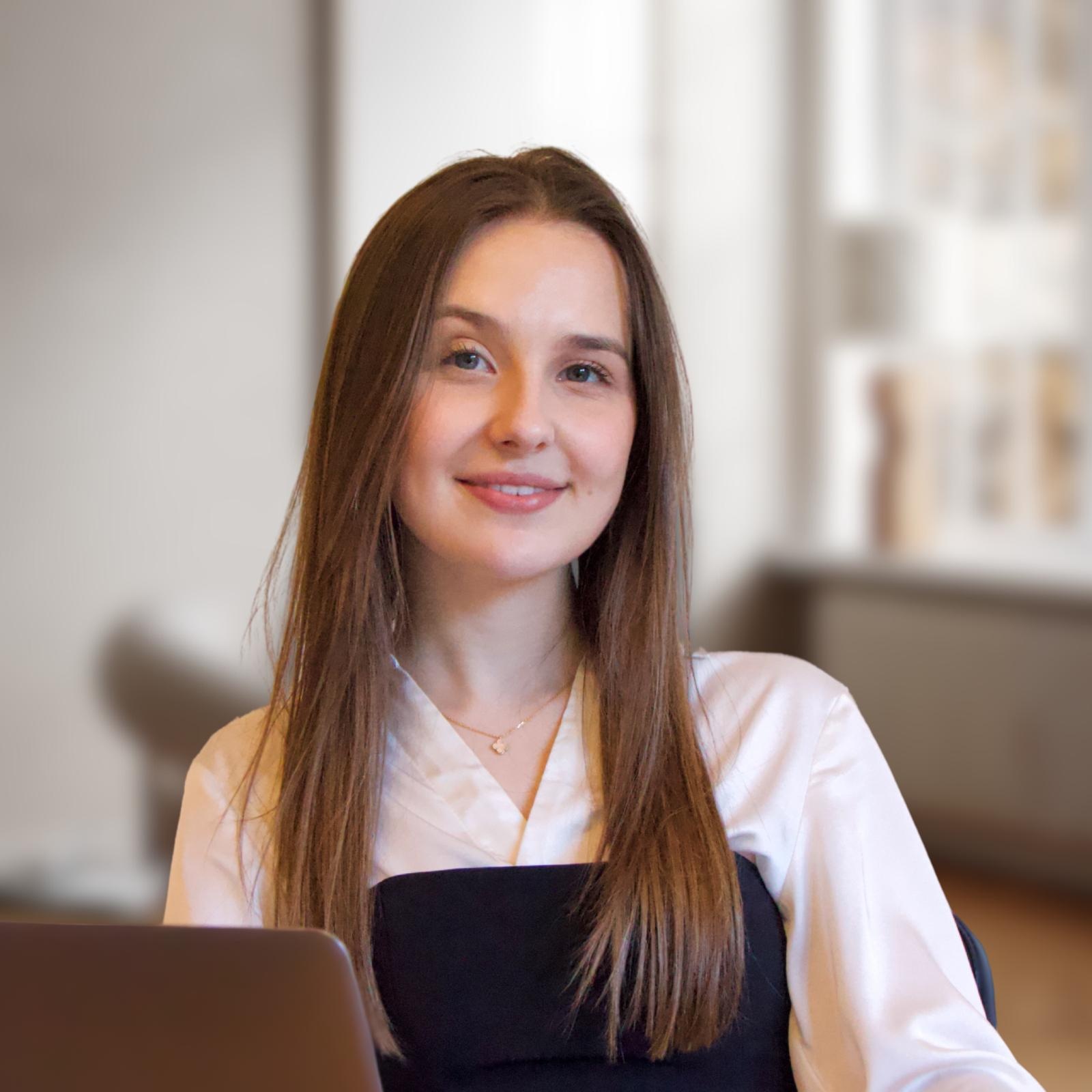 <b>Hollie</b> Mills Photo